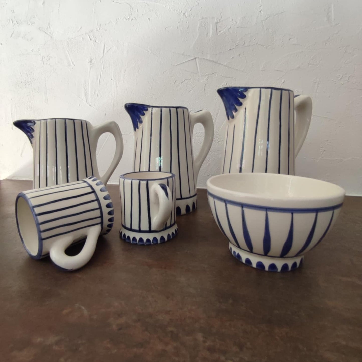 Mug blanc à rayures bleues