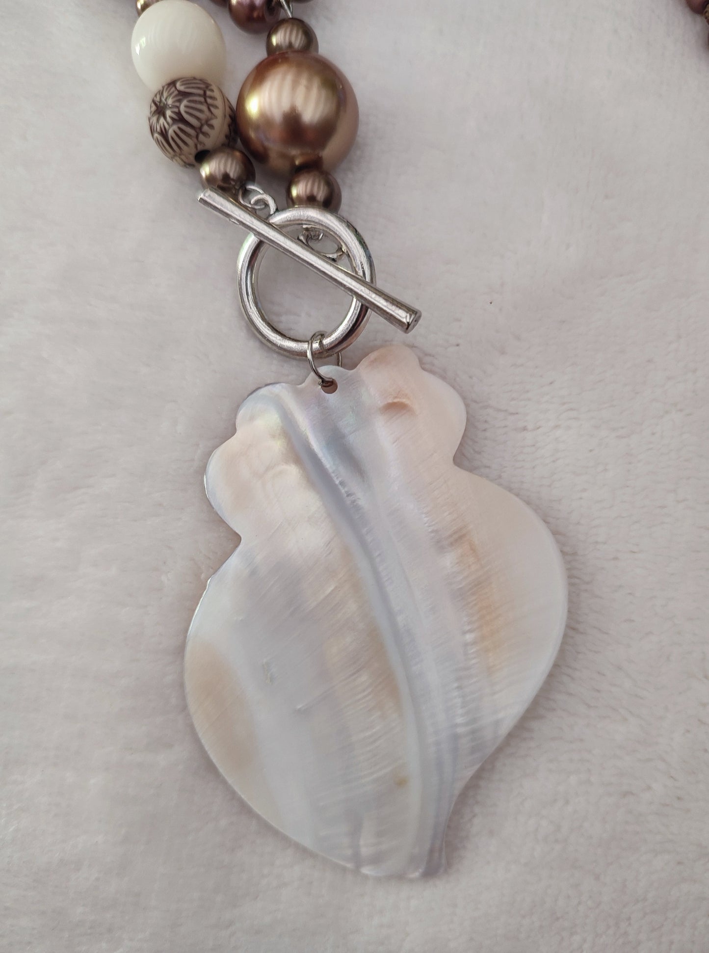 Sautoir collier portugais en perles marrons glacés avec pendentif Cœur de Viana, coração de Viana en nacre, réalisé à la main, fabriqué au Portugal,