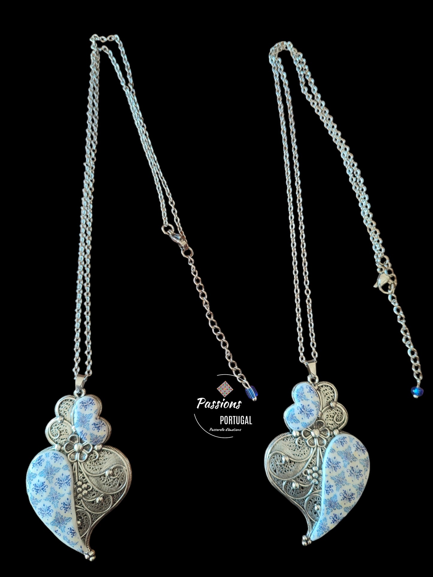 Collier portugais en acier & polymère représentant le Coeur de Viana,Coração de Viana, avec des motifs d'azulejos bleus portugais, fabrication artisanale, made in Portugal