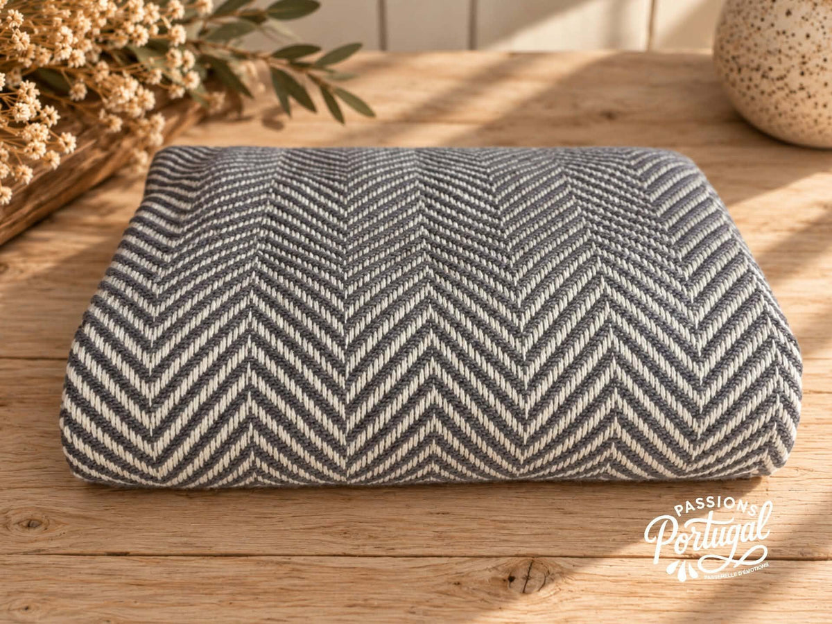 Plaid motif CHEVRON -100% coton (gris)