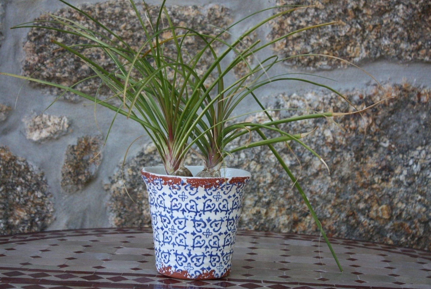 Cache-pot en terre cuite vitrifié, blanc et bleu, fabrication portugaise, MADE IN PORTUGAL