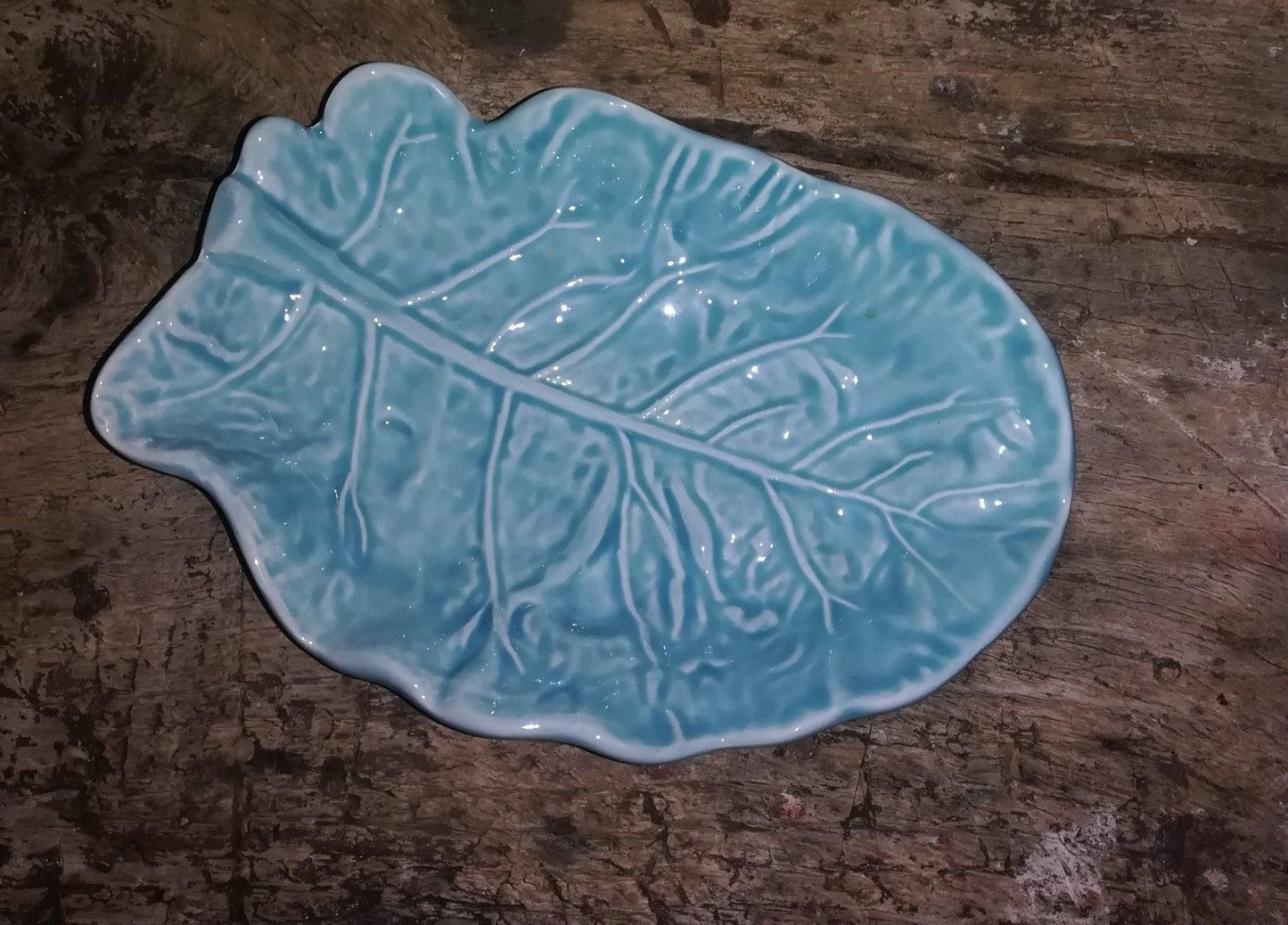 Coupelle en forme de FEUILLE DE CHOU allongée