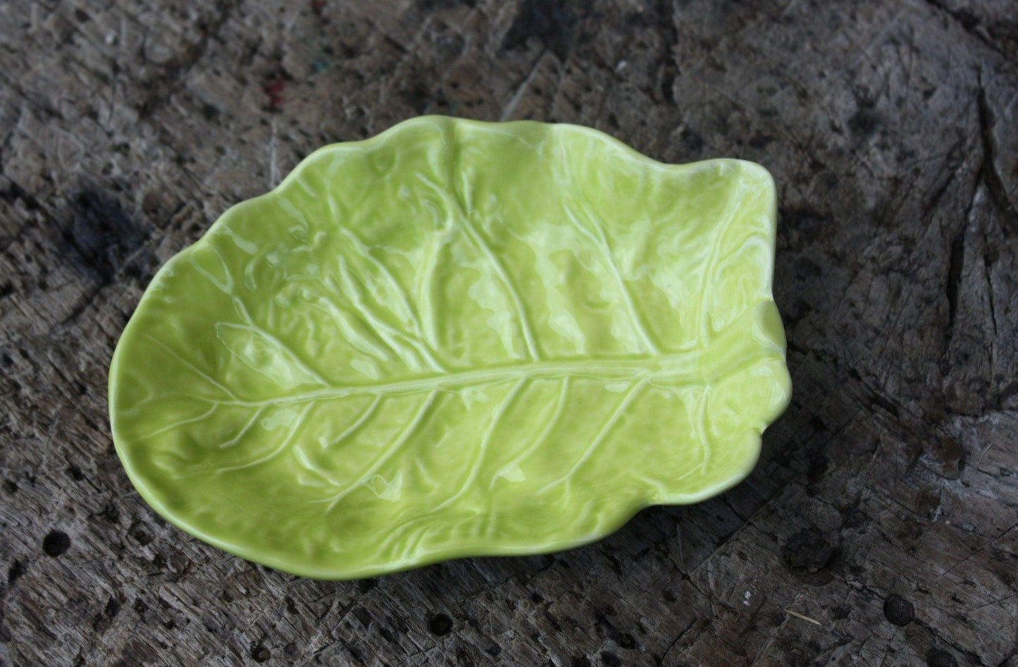 Coupelle en forme de FEUILLE DE CHOU allongée