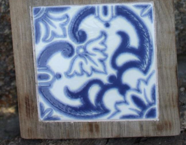Planche en bois massif avec azulejos