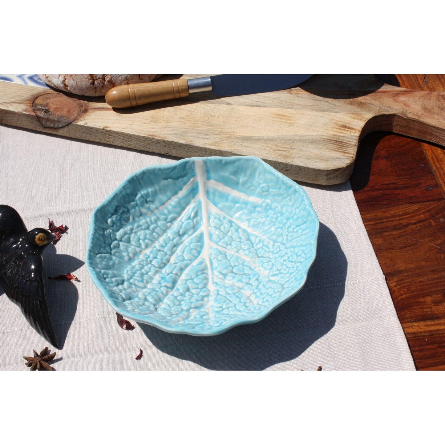 Saladier bas en forme de FEUILLE DE CHOU moyen -BLEU TURQUOISE-
