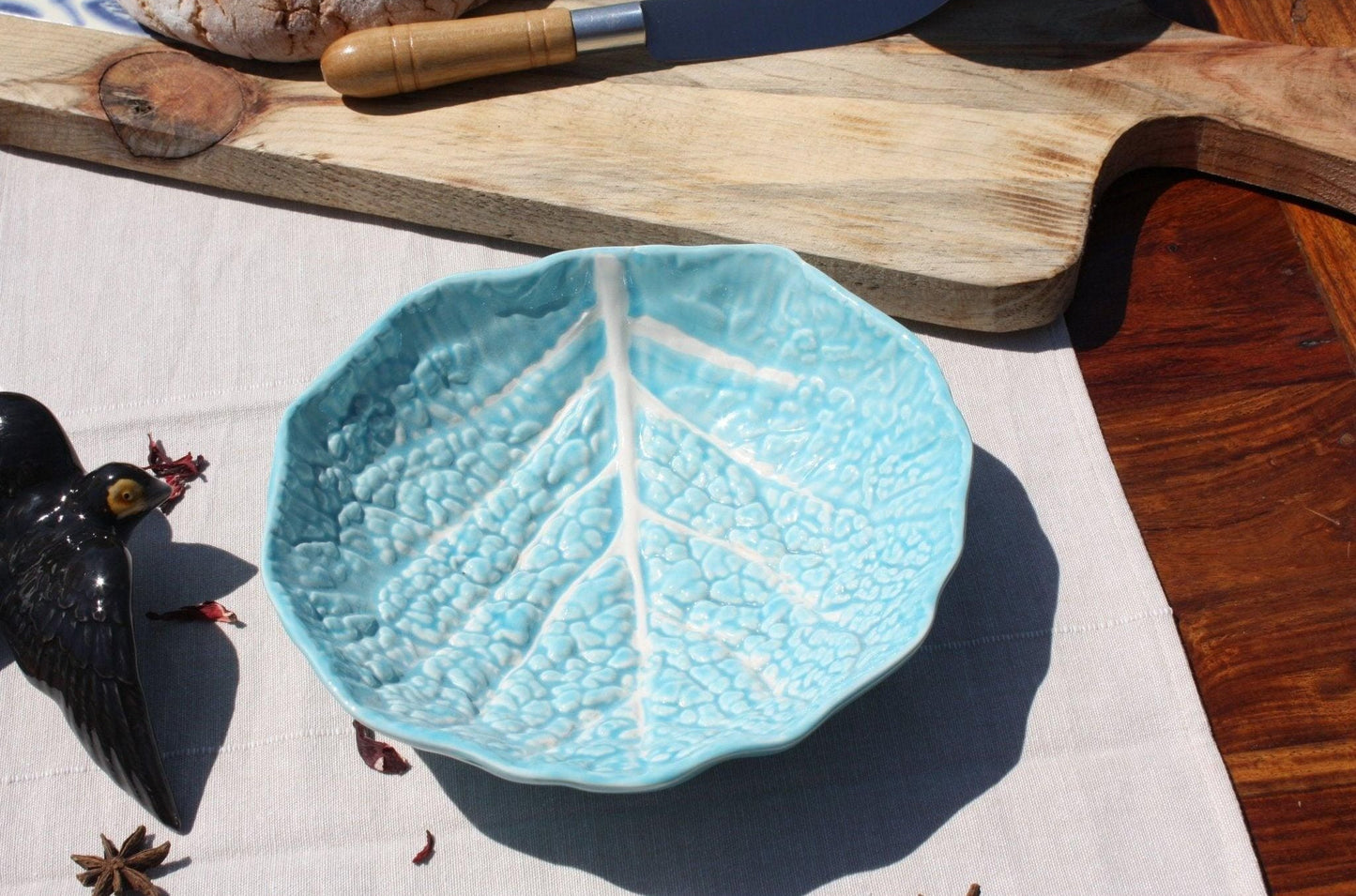 Saladier bas en forme de FEUILLE DE CHOU moyen -BLEU TURQUOISE-