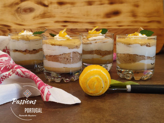 Les Natas do Céu, dessert portugais à base de lait, crème, oeufs, biscuits Maria, sucre facile à réaliser.