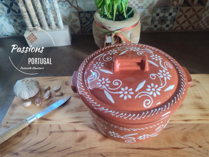 marmite  avec couvercle, terre cuite fabrication artisanale au Portugal. Produit of Portugal