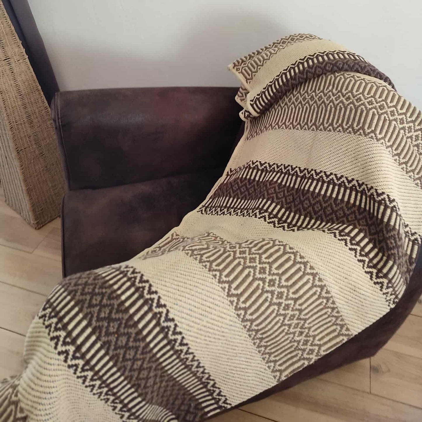 Plaid traditionnel "MENIZAS D'AIRE" 140x210 (marron)