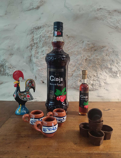 Liqueur de "Ginja Serra da Estrela" (griottes) avec des griottes entières- 70 cl