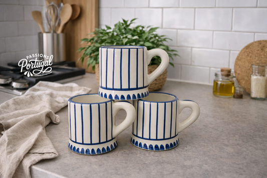 Mug blanc à rayures bleues