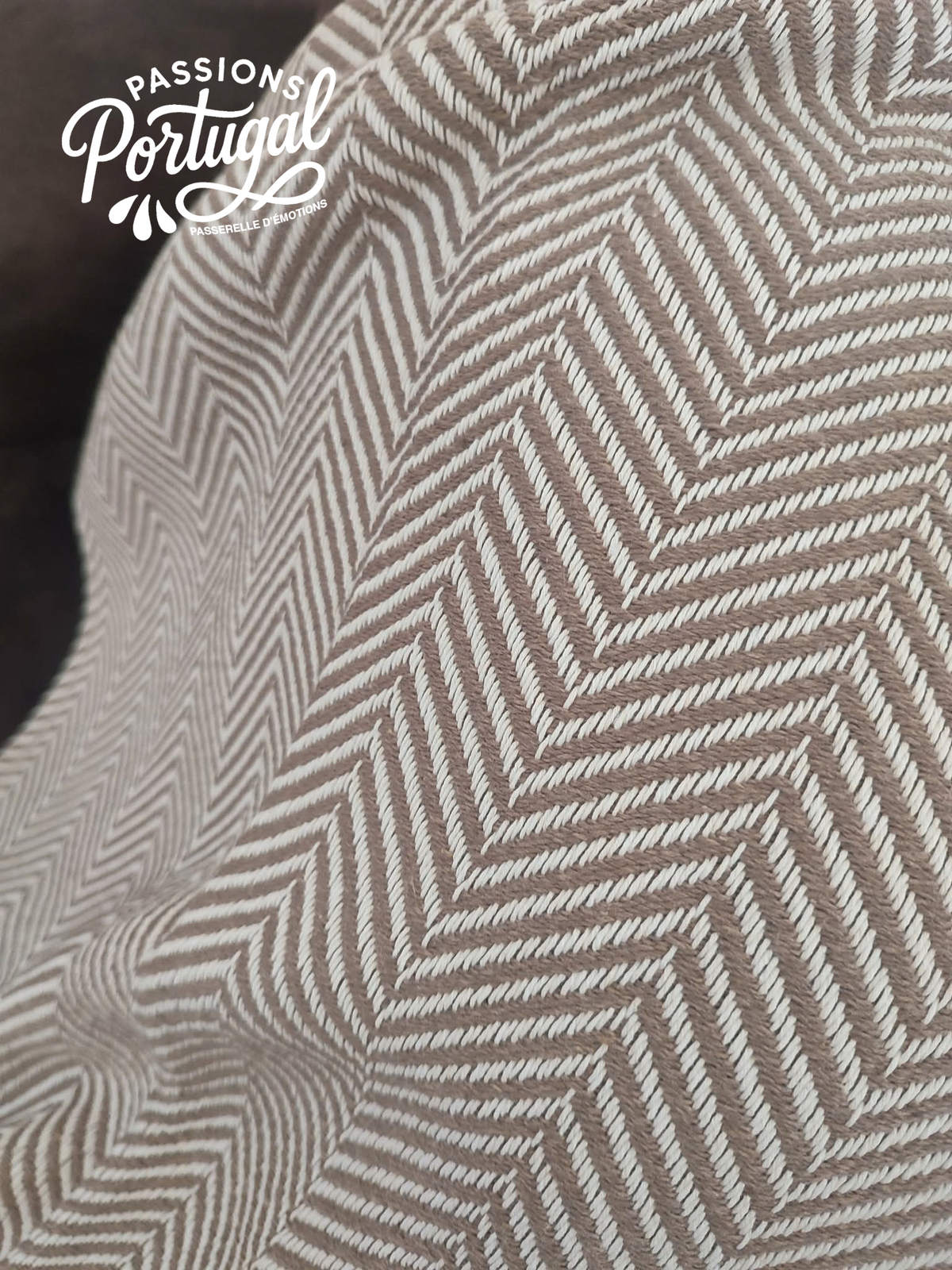 Plaid motif CHEVRON – 100% coton (marron glacé)