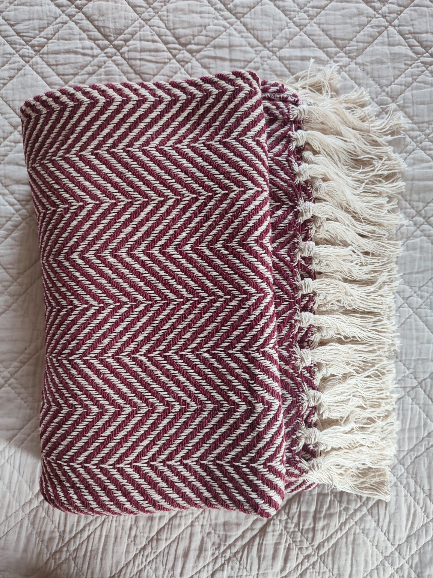 Plaid motif CHEVRON – 100% coton (bordeaux)