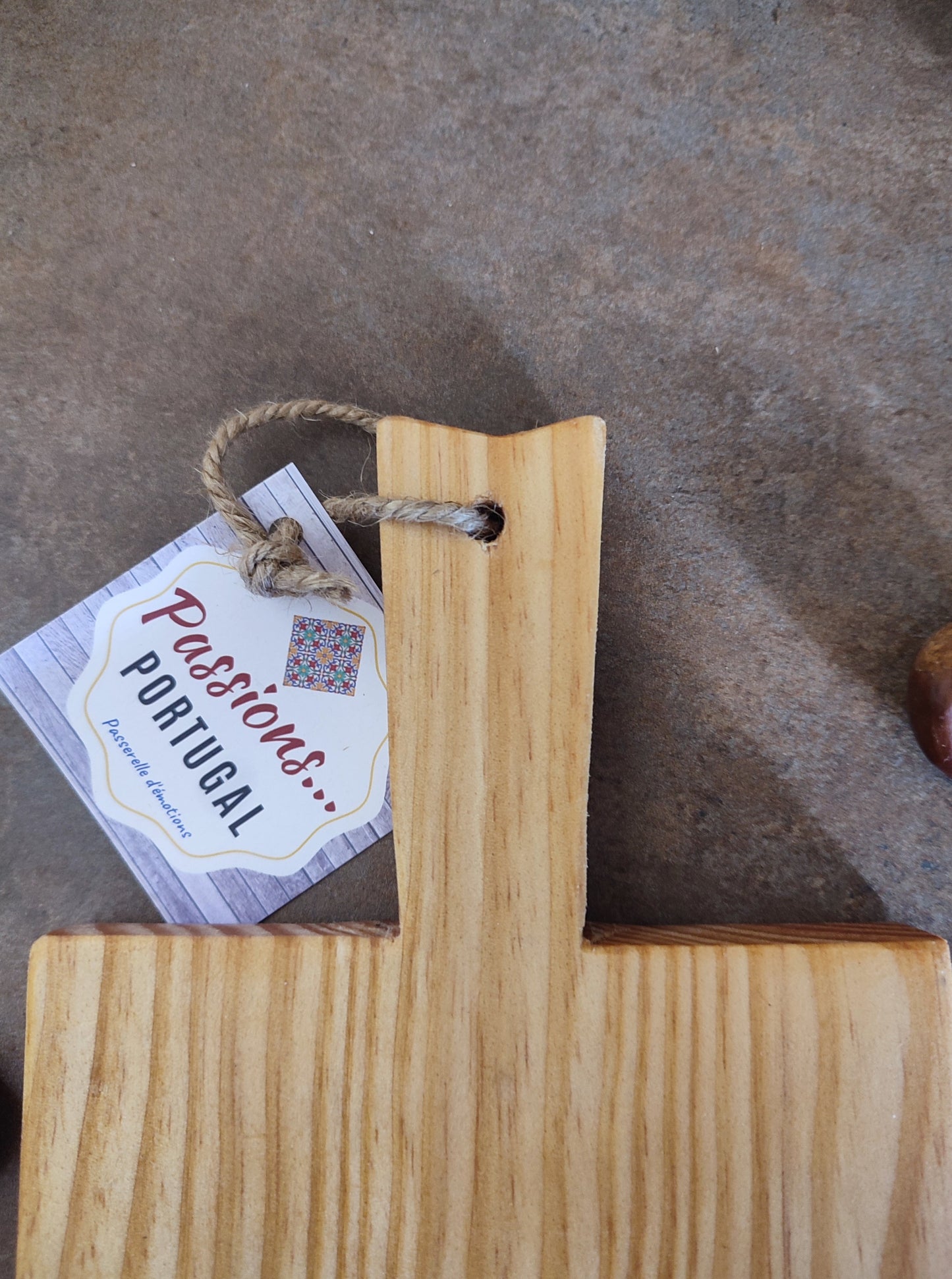 Planche à apéritif en pin, fabrication portugaise.