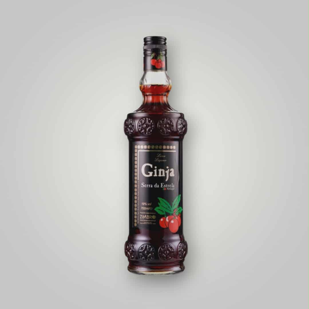 Liqueur de "Ginja Serra da Estrela" (griottes) avec des griottes entières- 70 cl