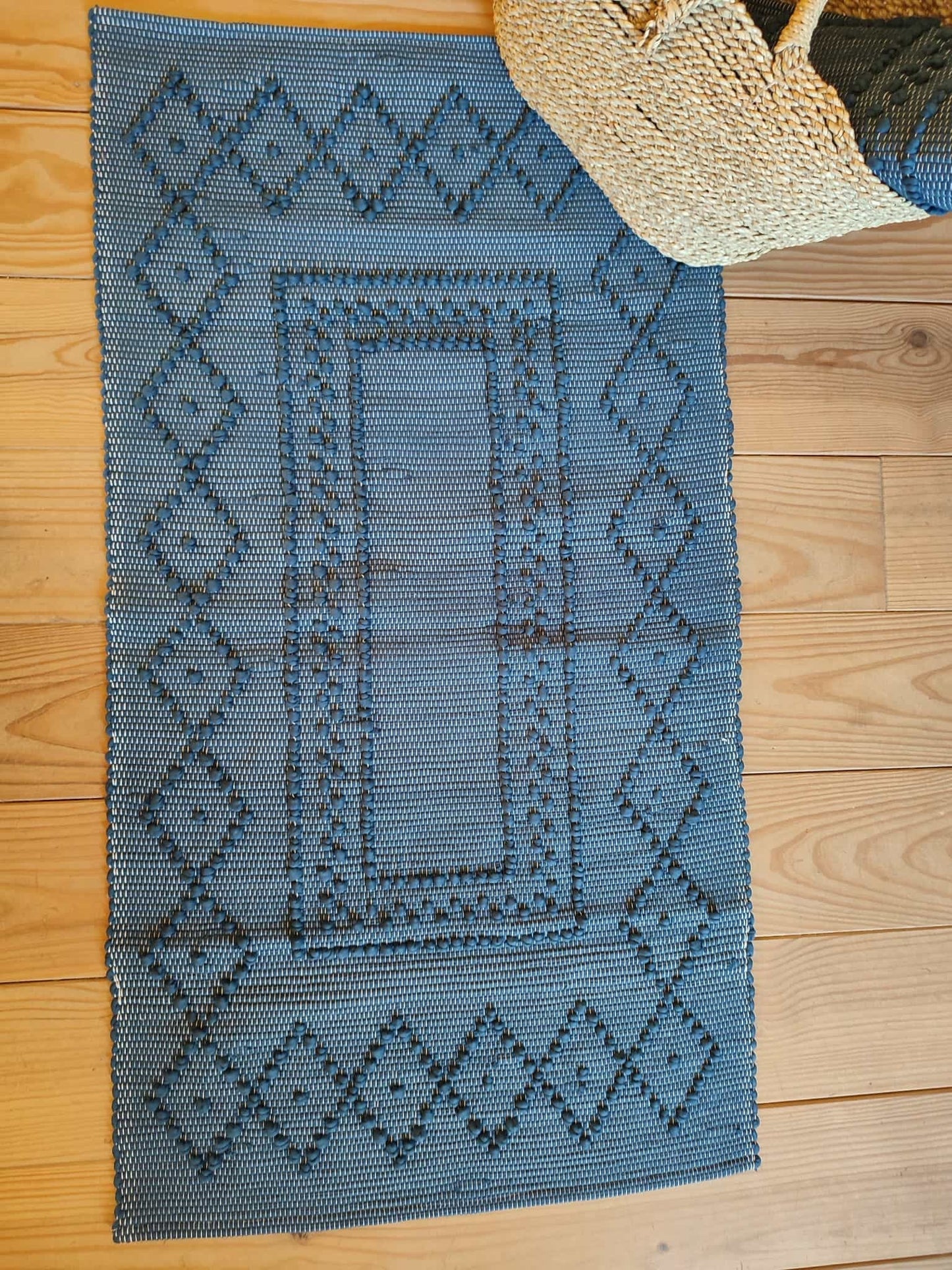 Tapis  artisanal PUXADO - 100% coton (bleu marine)