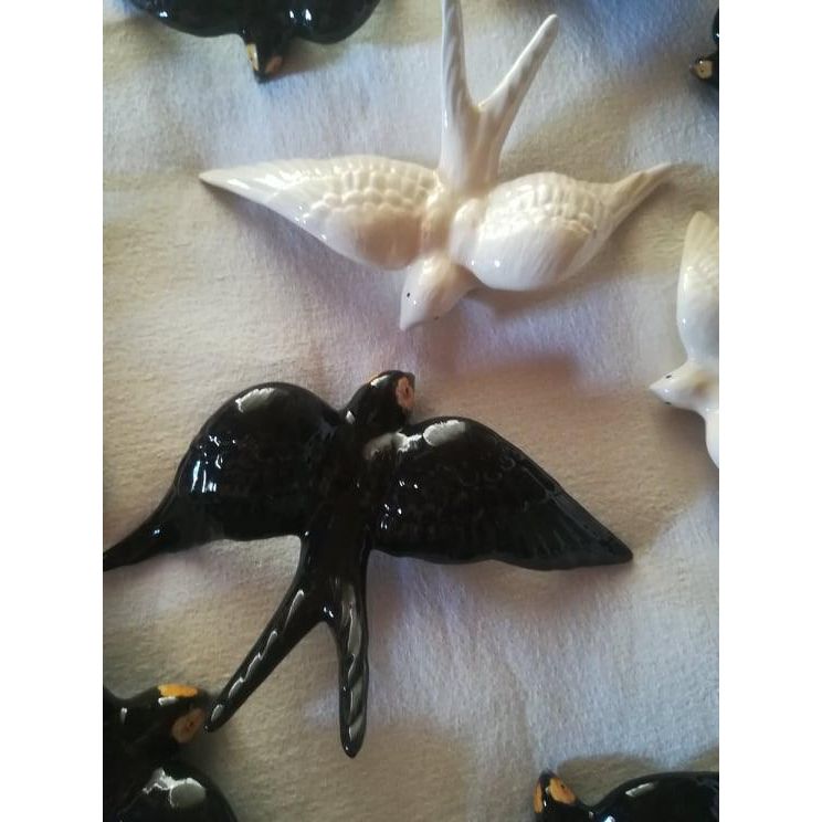 Hirondelle en céramique noire moyenne