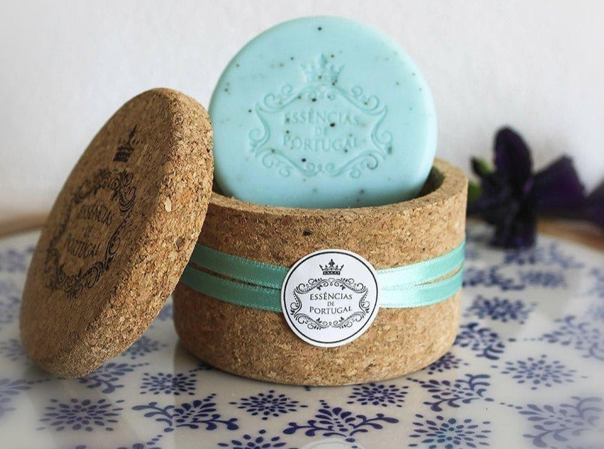 Savon exfoliant à la VIOLETTE avec son coffret en liège